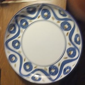 Very good condition hasn't lost its luster no chips or anything like that.